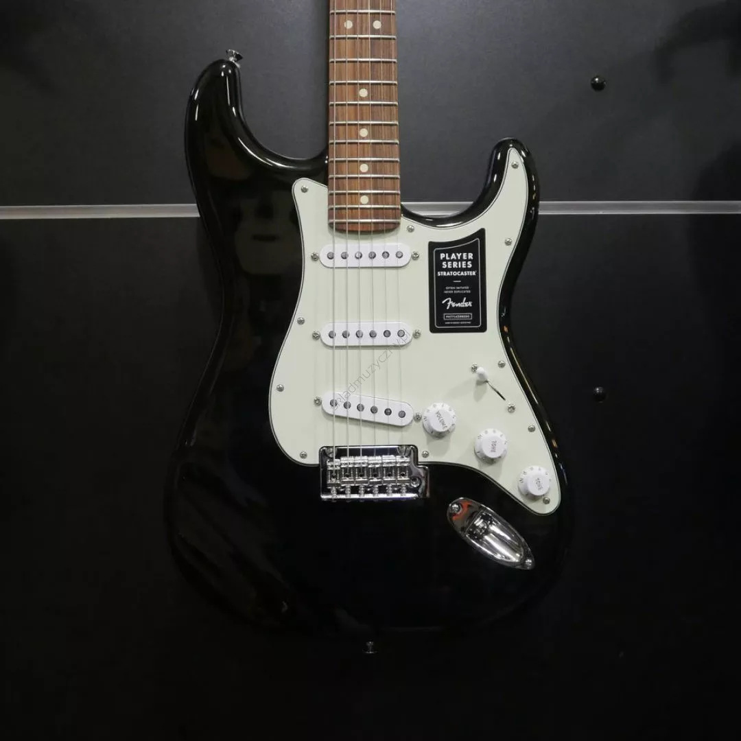 Fender LTD Player Stratocaster RST PF BLK ][ Gitara elektryczna