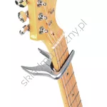 Kapodaster do gitary elektrycznej Ortega OCAPOCV-CR chromowany przykład gitara elektryczna.